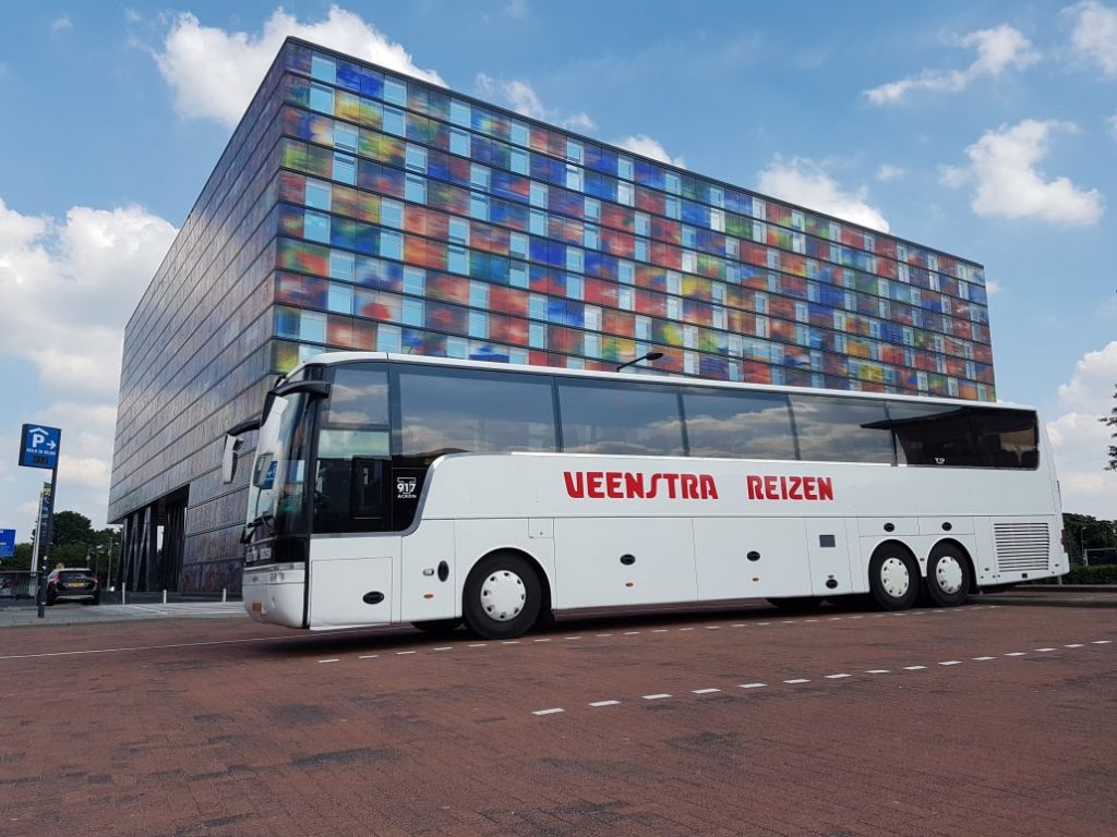 Luxe bus huren in Assen met een groep